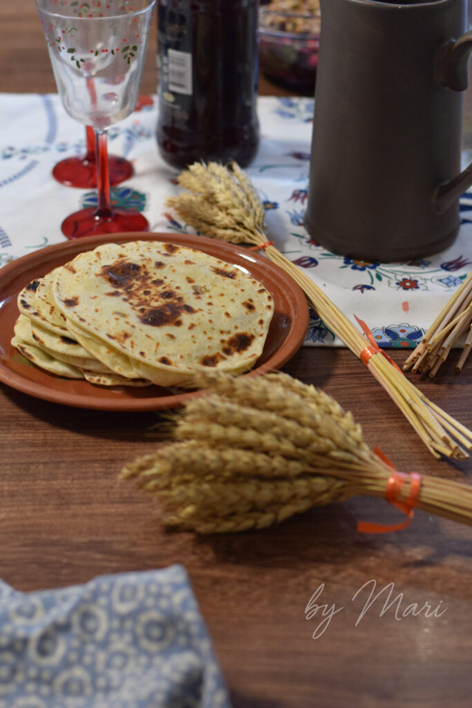 лепёшки на йогурте на сковороде крупным планом лепёшки на йогурте на сковороде крупным планом