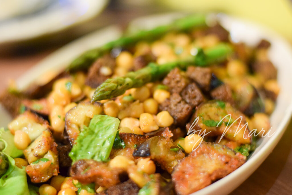 ΠΠΎΠ΄Π°ΡΠ° Π²Π΅Π³Π°Π½ΡΠΊΠΎΠ³ΠΎ ΡΠ°Π»Π°ΡΠ° Ρ Π½ΡΡΠΎΠΌ ΠΈ Π±Π°ΠΊΠ»Π°ΠΆΠ°Π½Π°ΠΌΠΈ