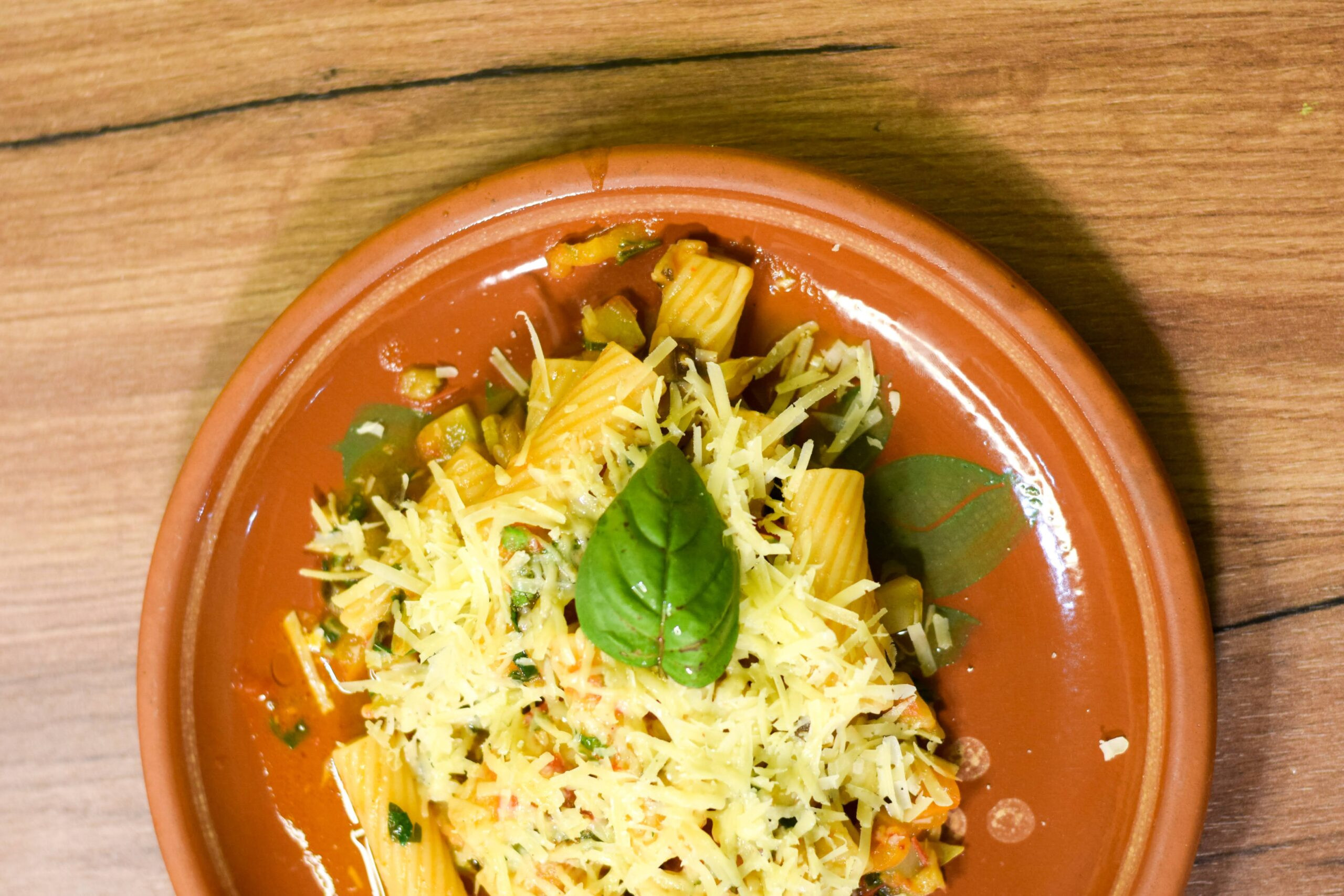 паста с овощами и пармезаном