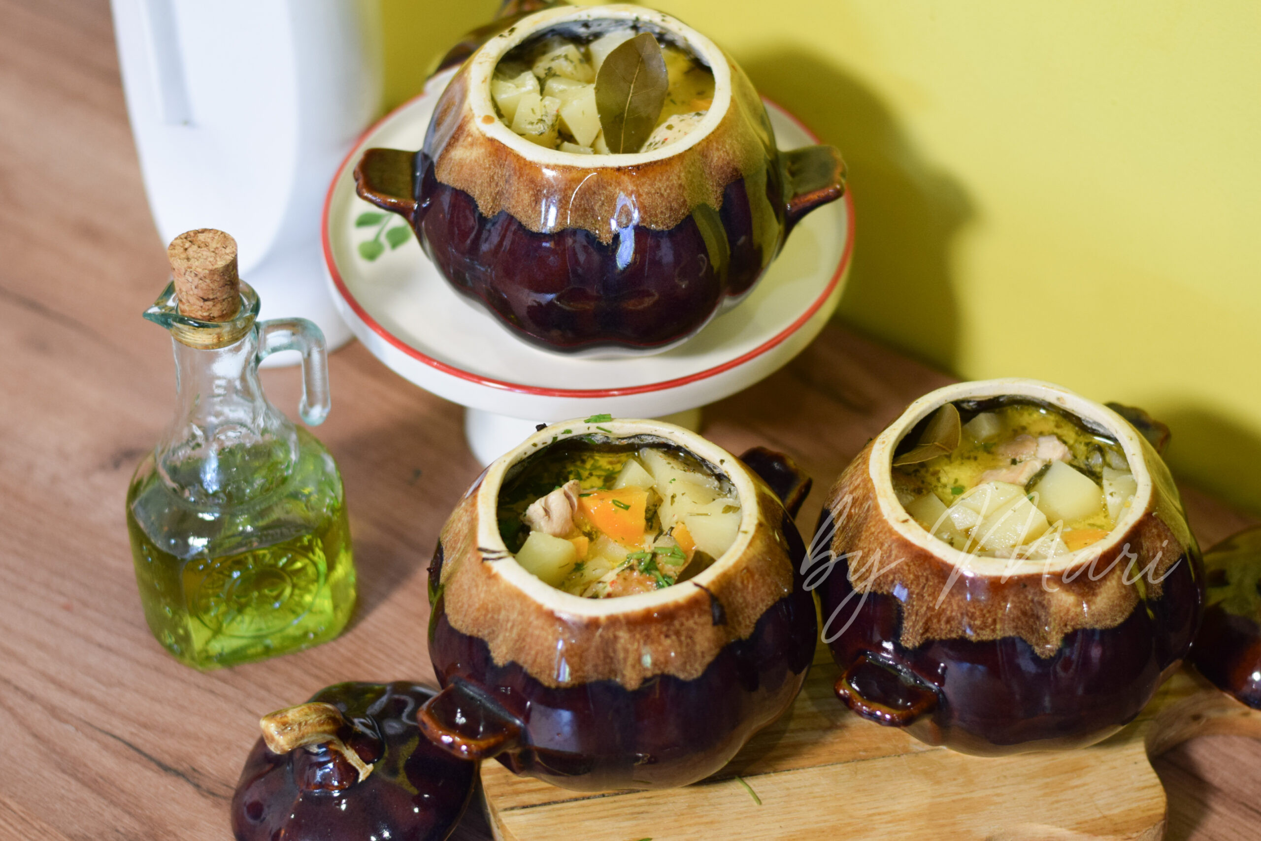 Жаркое из цыплёнка в горшочках с розмарином и шалфеем