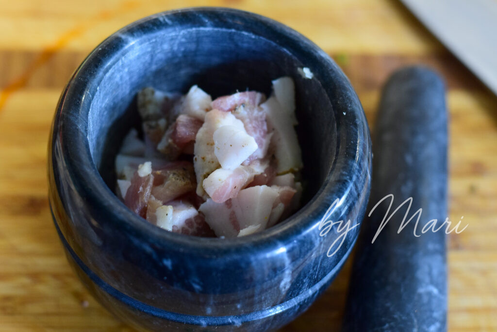 Намазка из сала и чеснока на хлебе