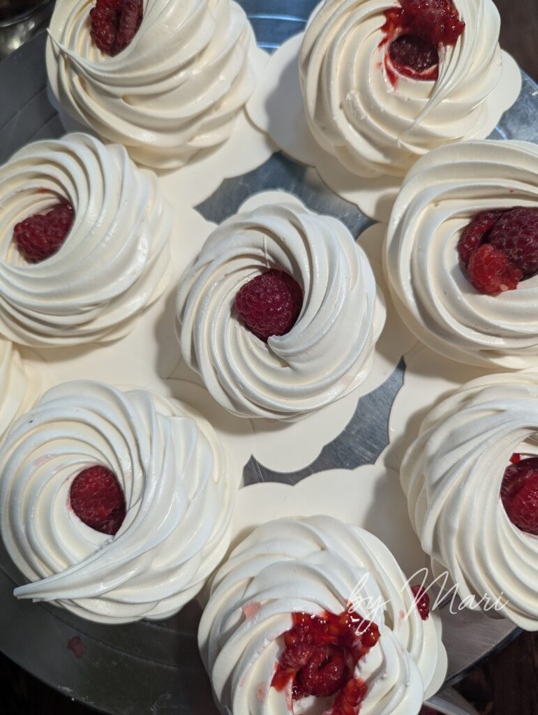 ягоды на безе