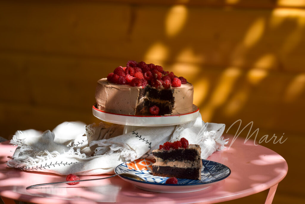 торт шоколадный влажный