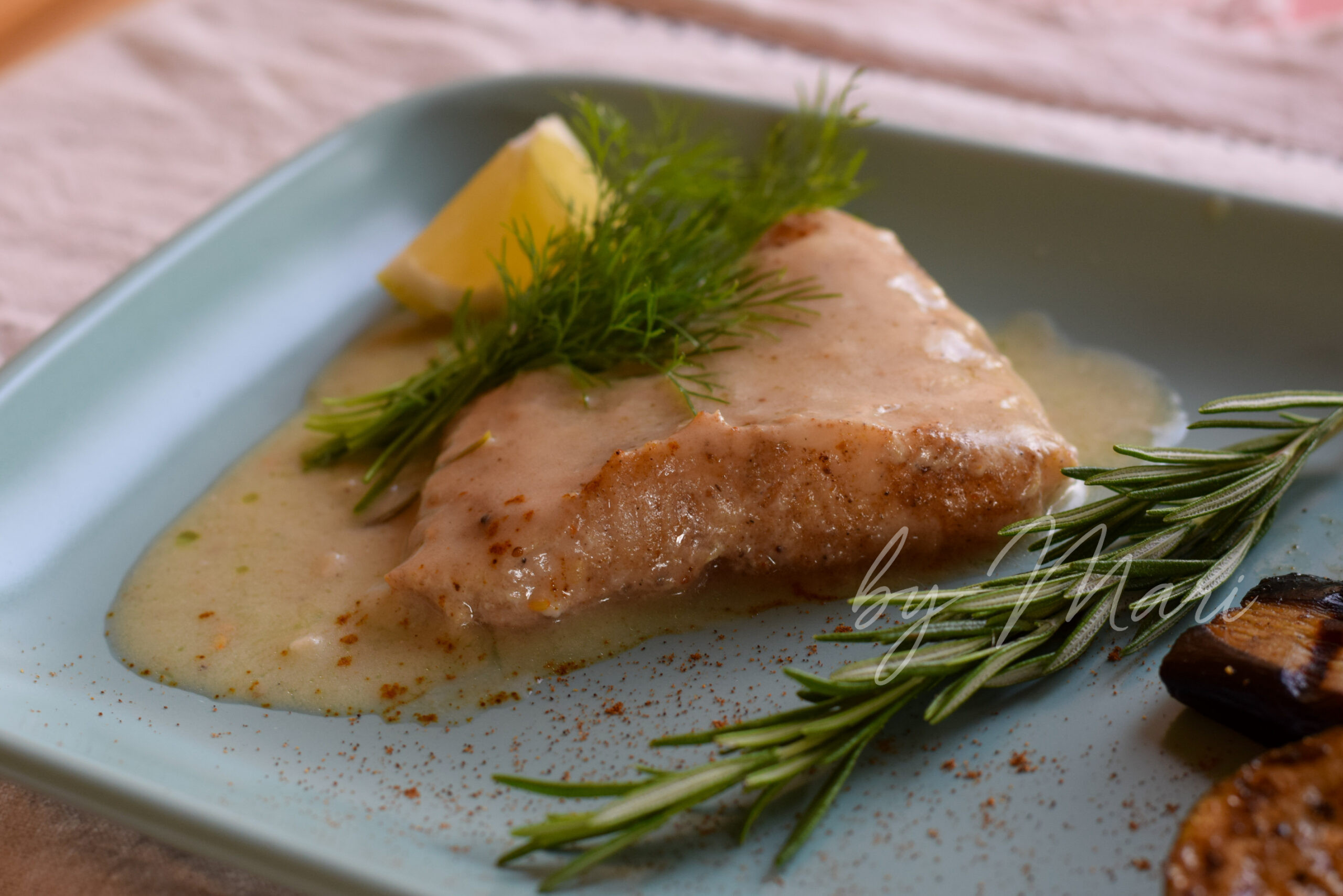 Белая рыба в кокосовом молоке