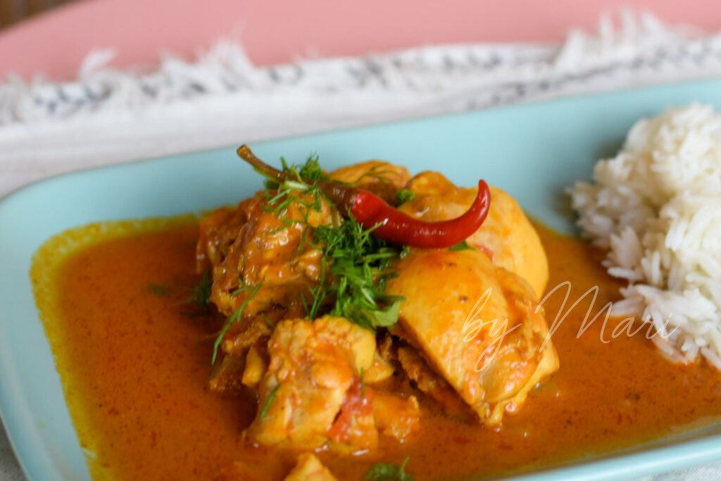 красивое карри на тарелке