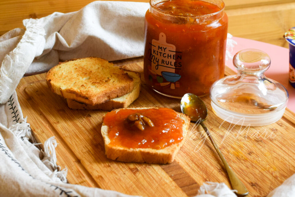 Абрикосовый джем с грецкими орехами