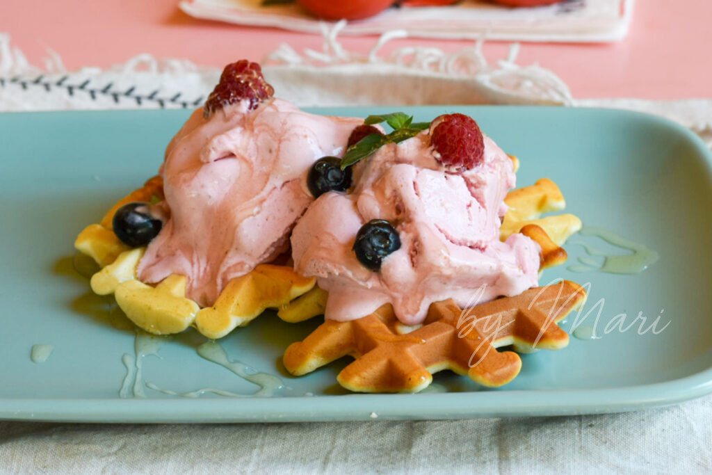 Детские вафли, приготовленные в вафельнице