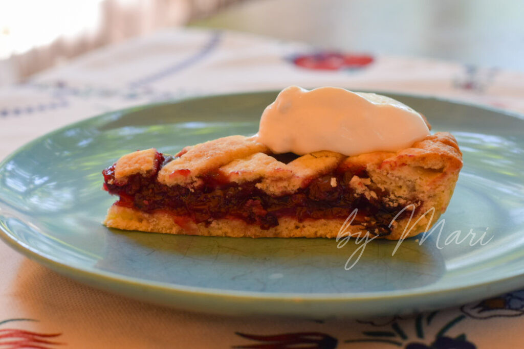 пирог с черной смородиной