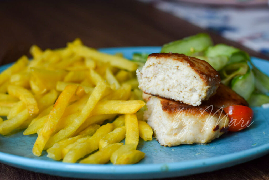 ужин картошка фри и котлеты