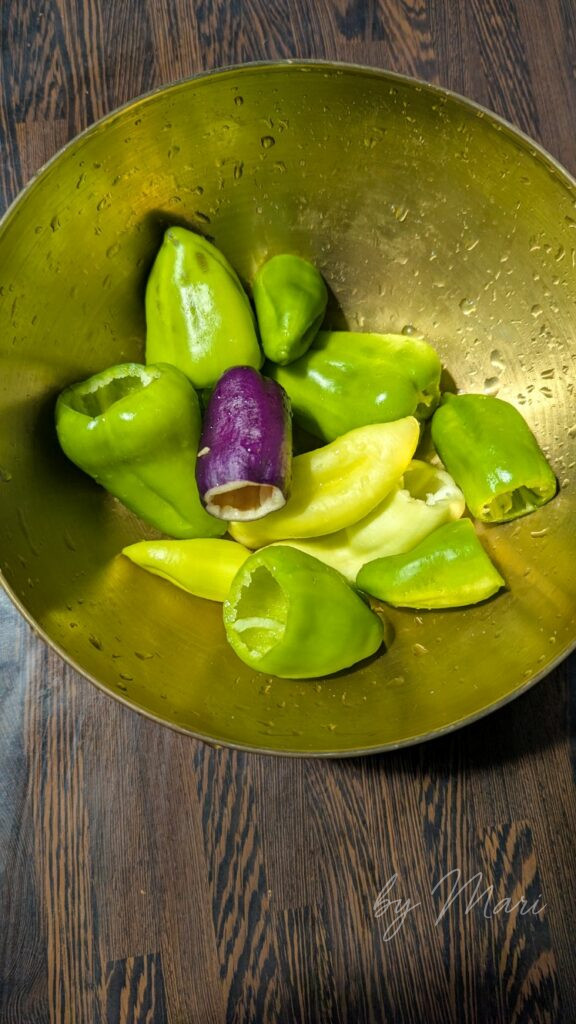 подготовленные маленькие перчики для фаршировки