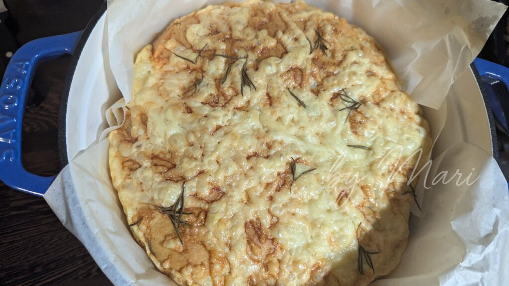 хлеб с сыром и чесноком