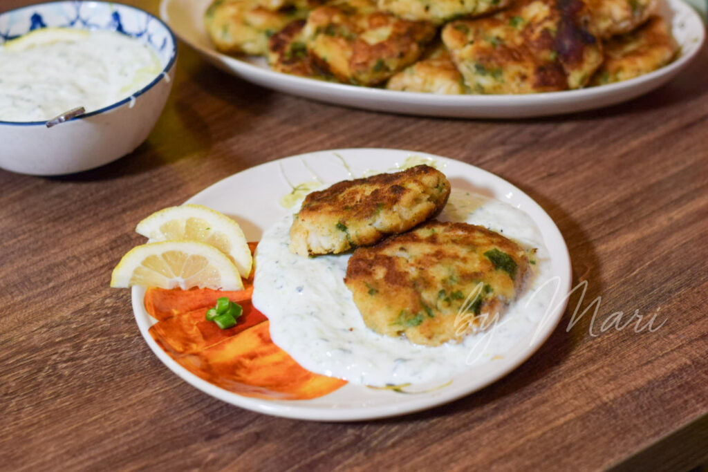 Минтай с картофельным пюре и зеленью”