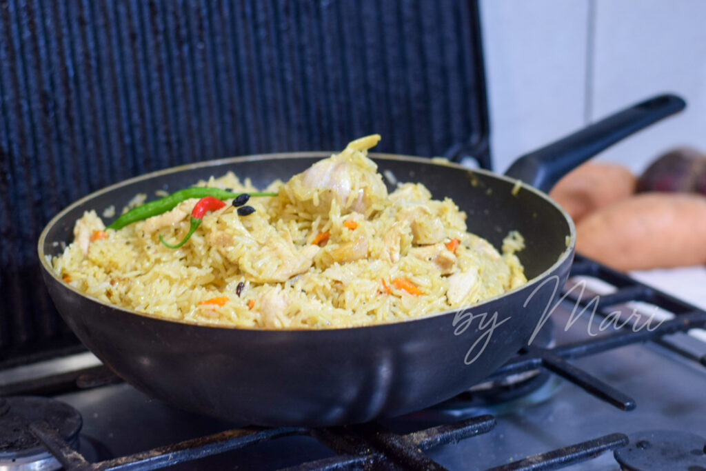 Рис в казане для плова из куриного филе