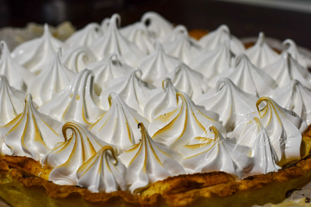 пирог с яблока , заворным кремом