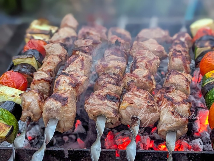 шашлык на огне