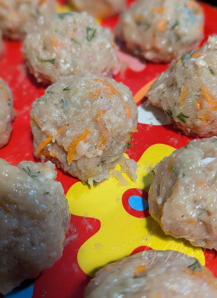 Тефтели-ёжики с рисом и морковью